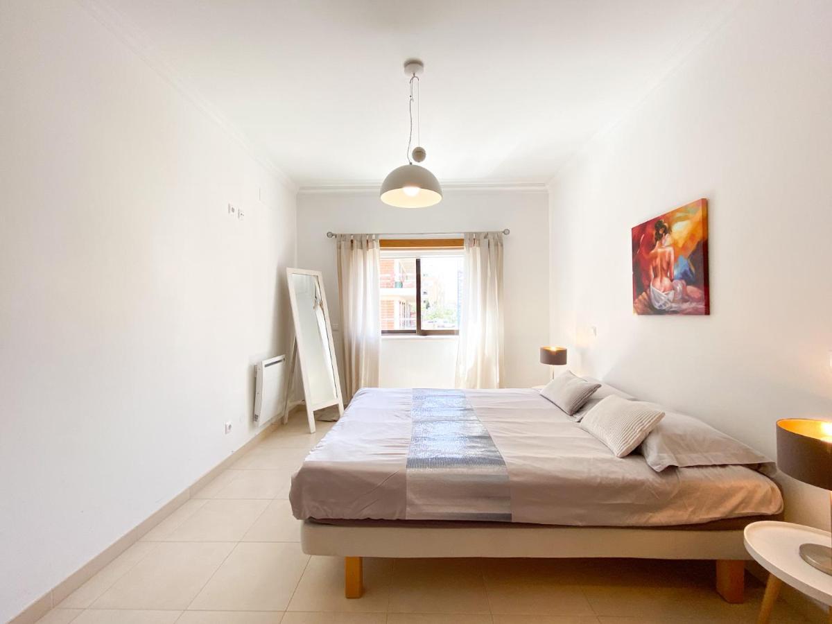 Apartment Modern And Spacious In #1939 Lagos