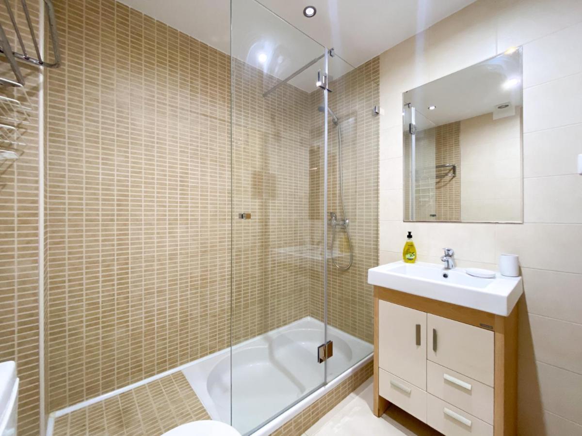 Modern And Spacious In #1939 Apartment *