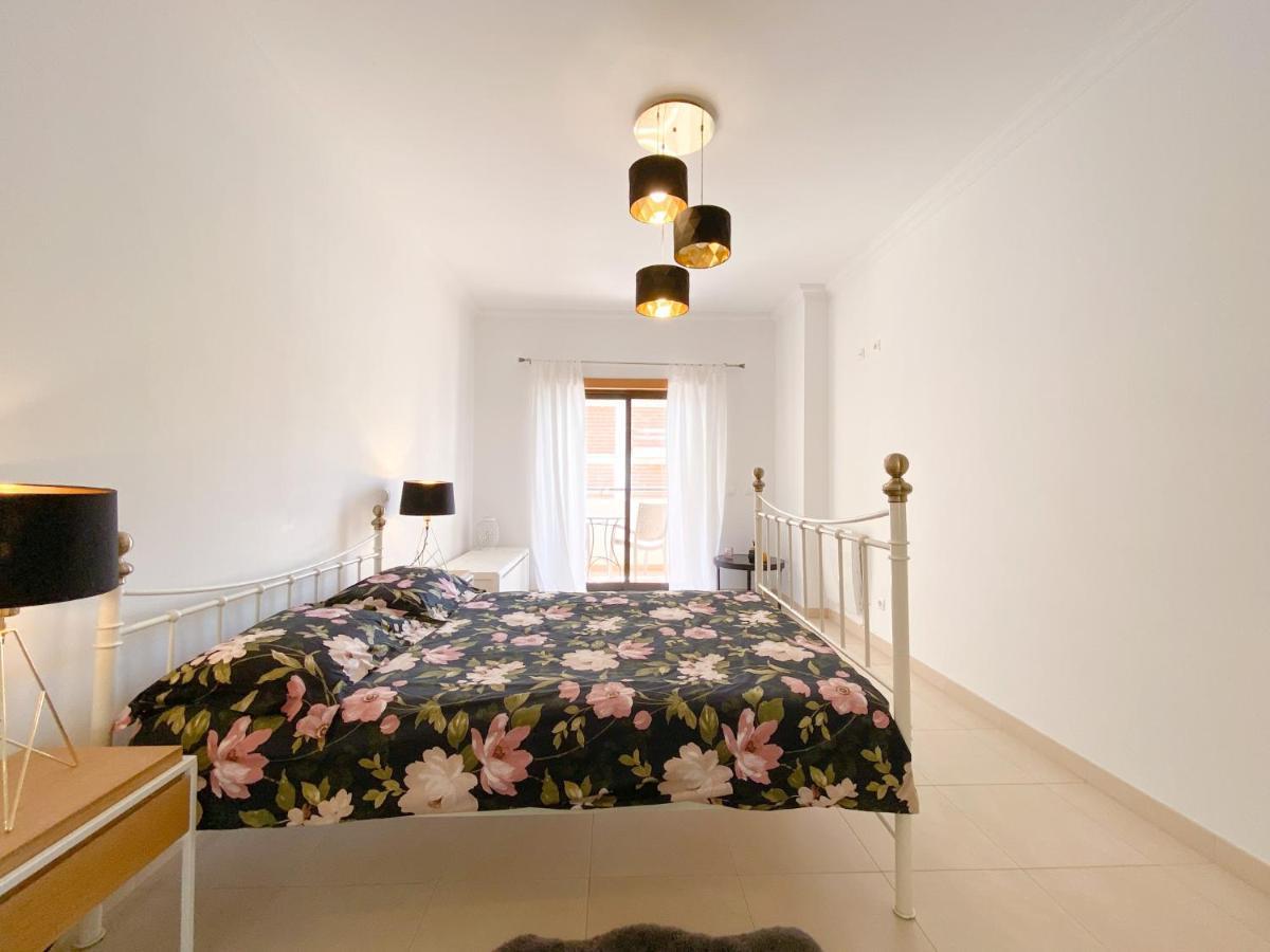 Modern And Spacious In #1939 Apartment *