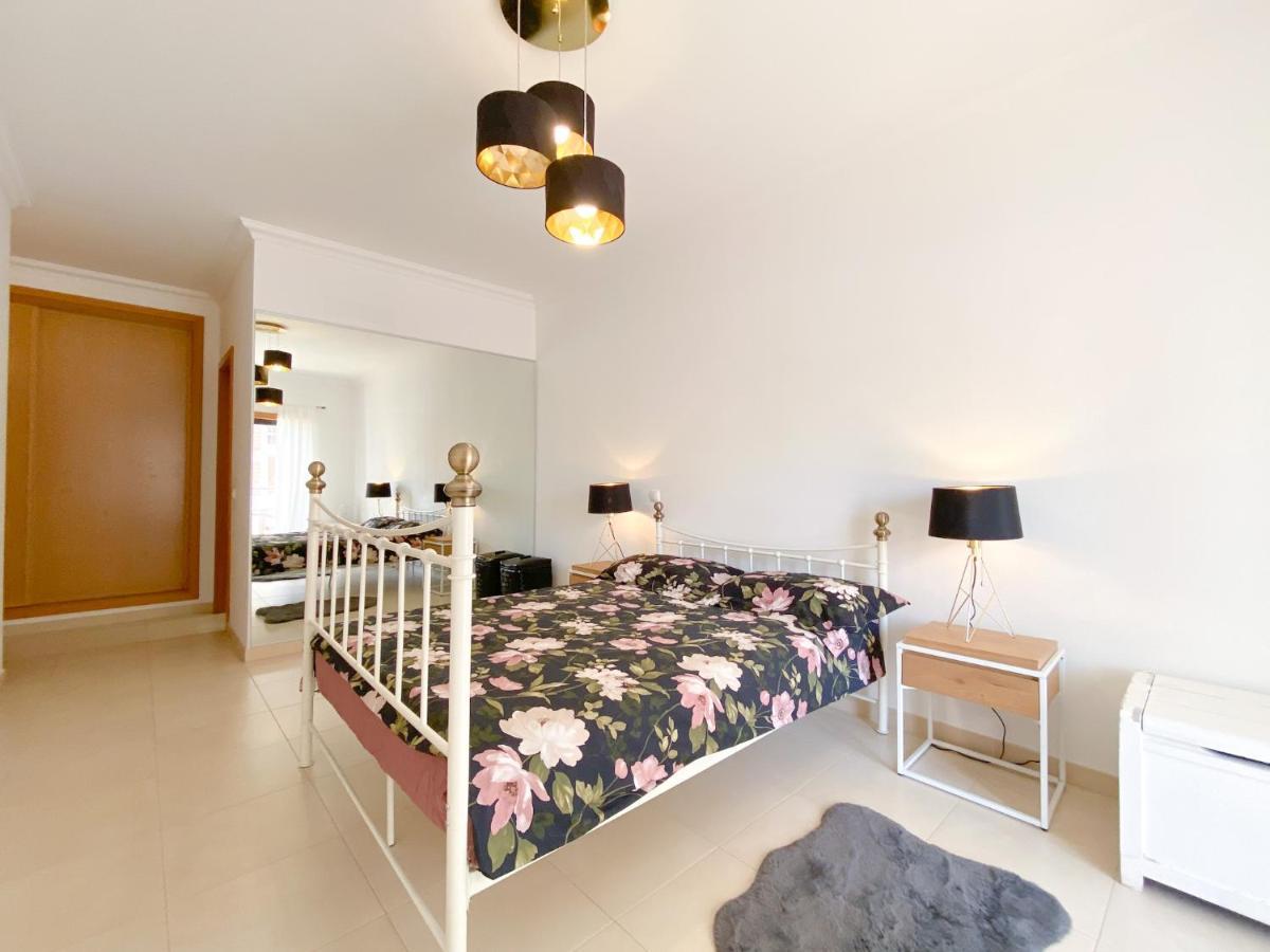 Apartment Modern And Spacious In #1939 Lagos