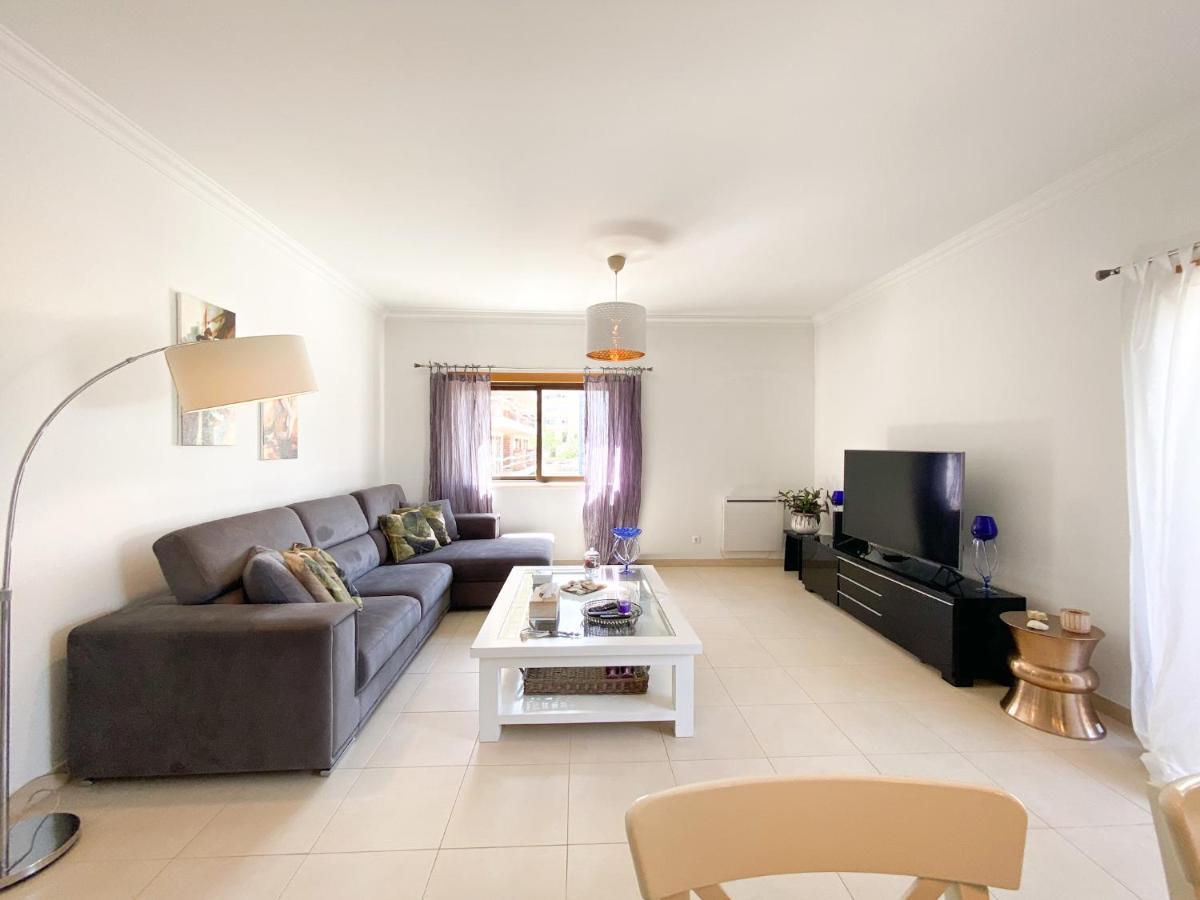 Modern And Spacious In #1939 Apartment